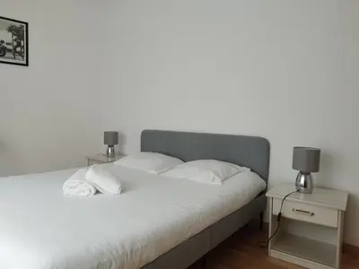 Un ou plusieurs lits dans un hébergement de l'établissement Le Thannois - appartement 2 chambres, salon, cuisine équipée, parking et wifi gratuit
