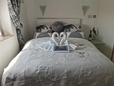 Un ou plusieurs lits dans un hébergement de l'établissement Villa kerangoues gîte 3 étoiles