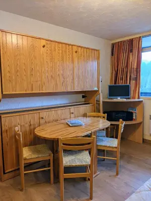 Télévision ou salle de divertissement dans l'établissement Studio Cosy au pied des pistes 150m & Loggia Vue Montagne