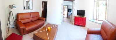 Télévision ou salle de divertissement dans l'établissement * Appartement rez de chaussée Frontière Suisse *