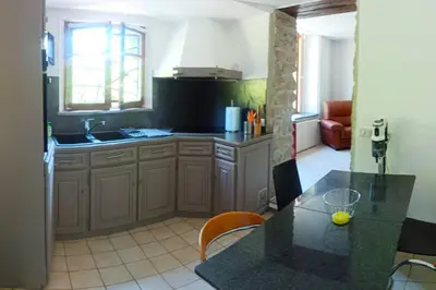 Cuisine ou kitchenette dans l'établissement * Appartement rez de chaussée Frontière Suisse *