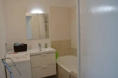 Salle de bains dans l'établissement Spacious Flat Garden&Parking 5min Basel Tram Bus Airport
