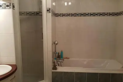 Salle de bains dans l'établissement Superbe Duplex au Nouveau Bassin avec vue superbe