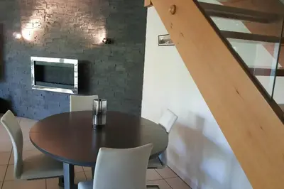 Télévision ou salle de divertissement dans l'établissement Superbe Duplex au Nouveau Bassin avec vue superbe
