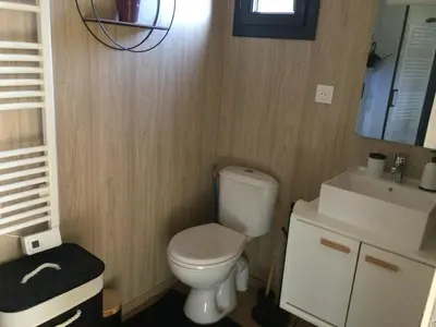 Salle de bains dans l'établissement Gîte le Pieraline