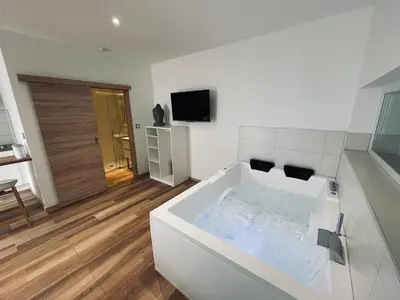 Télévision ou salle de divertissement dans l'établissement Studio Balnéothérapie