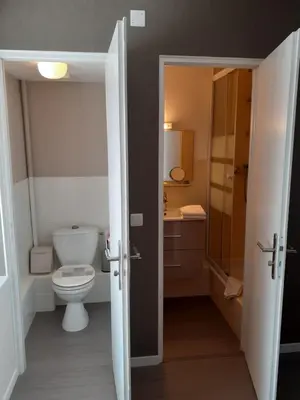 Salle de bains dans l'établissement BONSEJOUR