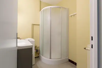 Salle de bains dans l'établissement Travel Homes - Le Freedom, chaleureux & spacieux