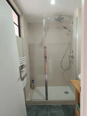 Salle de bains dans l'établissement Le Petit Pèlerin