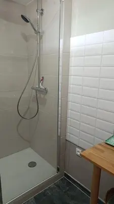 Salle de bains dans l'établissement Le Petit Pèlerin