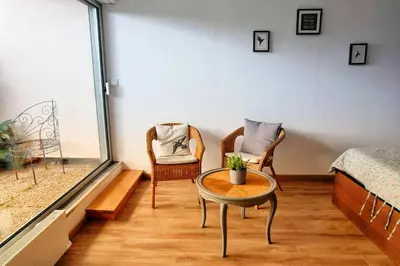 Coin salon dans l'établissement Le Petit Pèlerin
