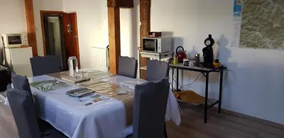 Cuisine ou kitchenette dans l'établissement L'eau vive