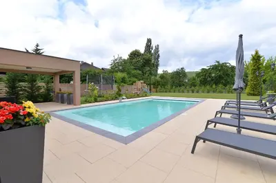 Piscine de l'établissement Chambres Vignes et Châteaux ou située à proximité