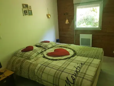 Un ou plusieurs lits dans un hébergement de l'établissement Appartement cosy calme à l'orée du bois