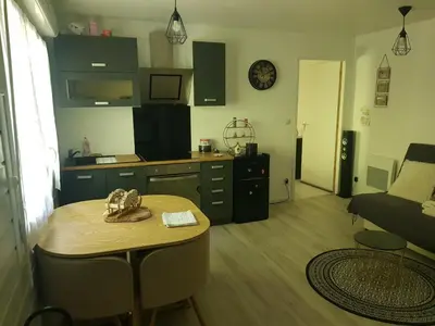 Cuisine ou kitchenette dans l'établissement Appartement cosy calme à l'orée du bois