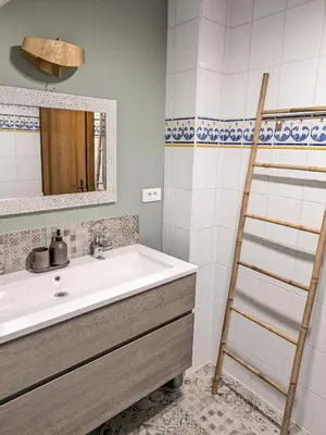 Salle de bains dans l'établissement Les Toits de Turckheim