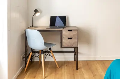 Télévision ou salle de divertissement dans l'établissement Le 22-GregIMMO-Appart'Hôtel