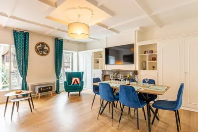 Télévision ou salle de divertissement dans l'établissement Le 22-GregIMMO-Appart'Hôtel