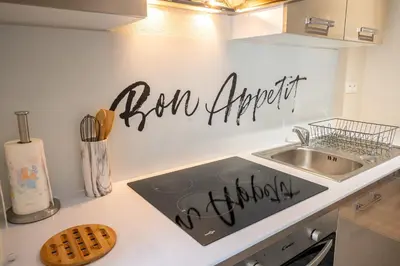 Cuisine ou kitchenette dans l'établissement Le 22-GregIMMO-Appart'Hôtel
