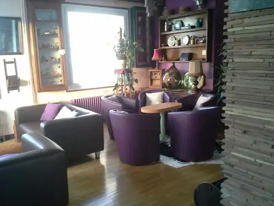 Coin salon dans l'établissement Chalet Résidence La Combeauté