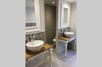 Salle de bains dans l'établissement La Maison du Rempart