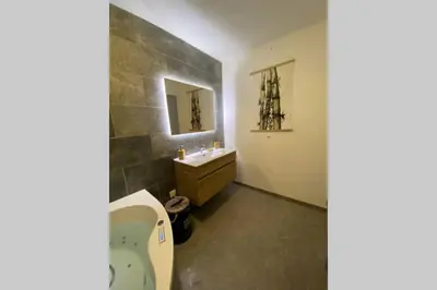 Salle de bains dans l'établissement Love Room - L'Atelier Des Nuan'S