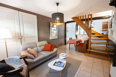 Coin salon dans l'établissement Appartements - La Cour St Fulrad