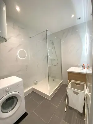 Salle de bains dans l'établissement Magnifique T2 40m2 lumineux, moderne et rénové avec fibre