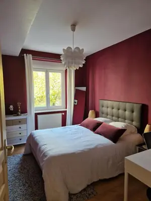 Un ou plusieurs lits dans un hébergement de l'établissement Cosy Appartement Complet centre-ville Montbéliard