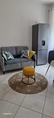 Coin salon dans l'établissement Cosy Appartement Complet centre-ville Montbéliard
