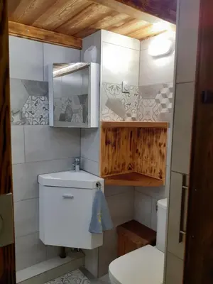 Salle de bains dans l'établissement Esprit Myrtille Balcon Vue lac