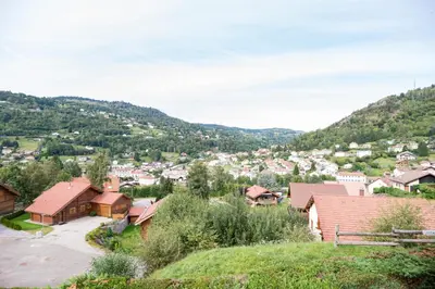 Vue générale sur la montagne ou vue sur la montagne depuis l'appartement
