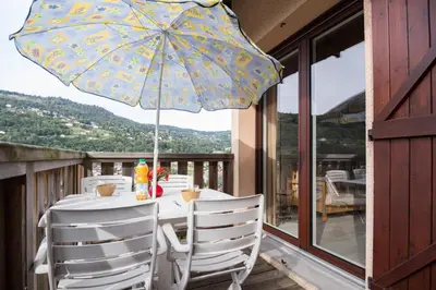 Vue générale sur la montagne ou vue sur la montagne depuis l'appartement