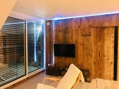 Télévision ou salle de divertissement dans l'établissement Appartement chaleureux et lumineux avec vue ! au centre Alsace