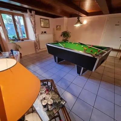 Billard dans l'établissement Gite Fougère 2 à 6 personnes avec SPA et salle de jeux dans la résidence