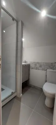 Salle de bains dans l'établissement La Chouette