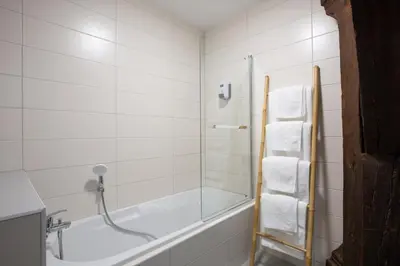 Salle de bains dans l'établissement Martin Bucer Sélestat - Parking gratuit - Proche Europa-Park - Route des Vins - Haut-Koenigsbourg