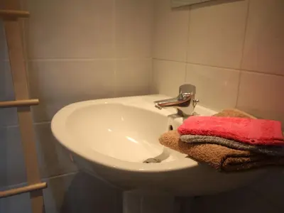 Salle de bains dans l'établissement Charmant gîte en montagne, 3 étoiles, proche randonnées et Alsace, tout confort avec terrasse. - FR-1-589-391