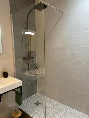Salle de bains dans l'établissement Chaleureux F2 dans l’hypercentre colmarien