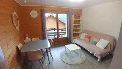 Coin salon dans l'établissement Chalet Vosgien