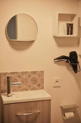 Salle de bains dans l'établissement Les 2 Clefs