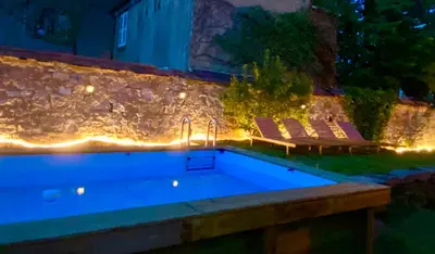 Piscine de l'établissement La Villa Alma Colmar ou située à proximité