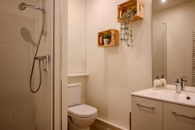 Salle de bains dans l'établissement Le Ptit Chauffour - Hyper Centre Ville - Transports en Commun - Commerces à Proximité