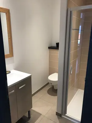 Salle de bains dans l'établissement Le Deux Pieces