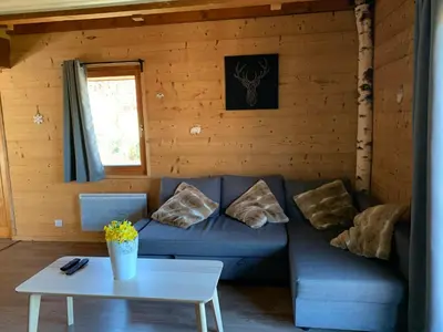 Coin salon dans l'établissement Chalet Gaby - chalet atypique avec SPA