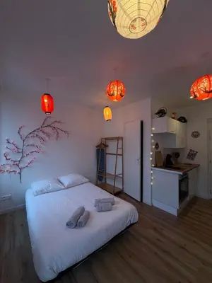 Un ou plusieurs lits dans un hébergement de l'établissement Le 10 - Studio Tokyo, tout équipé Mulhouse centre - stationnement gratuit