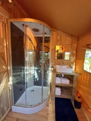 Salle de bains dans l'établissement LA TENTE DU RANDONNEUR