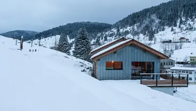 L'établissement Chalet de standing 9P avec sauna & salle d'escalade en hiver