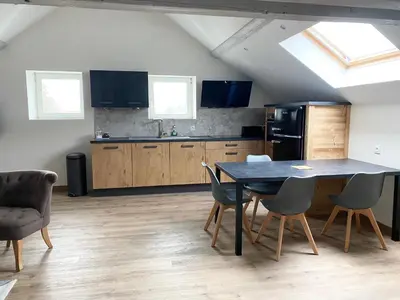 Cuisine ou kitchenette dans l'établissement Les 4 flocons à 100m lac et du centre ville , wifi, parking, piscine ouverte dès le 1er mai