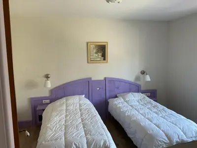 Un ou plusieurs lits dans un hébergement de l'établissement Les 4 flocons à 100m lac et du centre ville , wifi, parking, piscine ouverte dès le 1er mai
